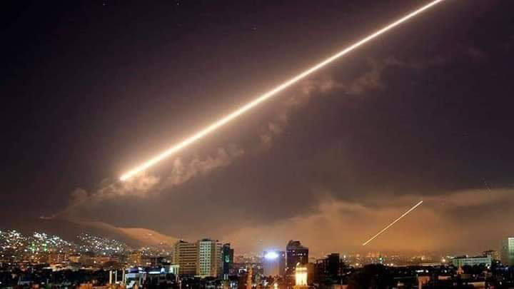 Phòng không Syria chặn tên lửa, thủ đô Damascus rung chuyển