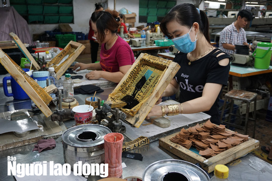 Nghỉ việc không báo trước, NLĐ phải bồi thường