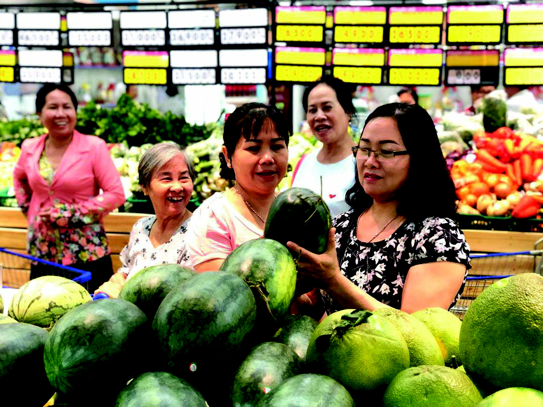 Khẩu trang, gừng, chanh, sả... h&uacute;t h&agrave;ng - Ảnh 2.