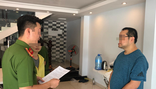 Người đàn ông Trung Quốc bị lập biên bản xử phạt vì lưu trú “chui”