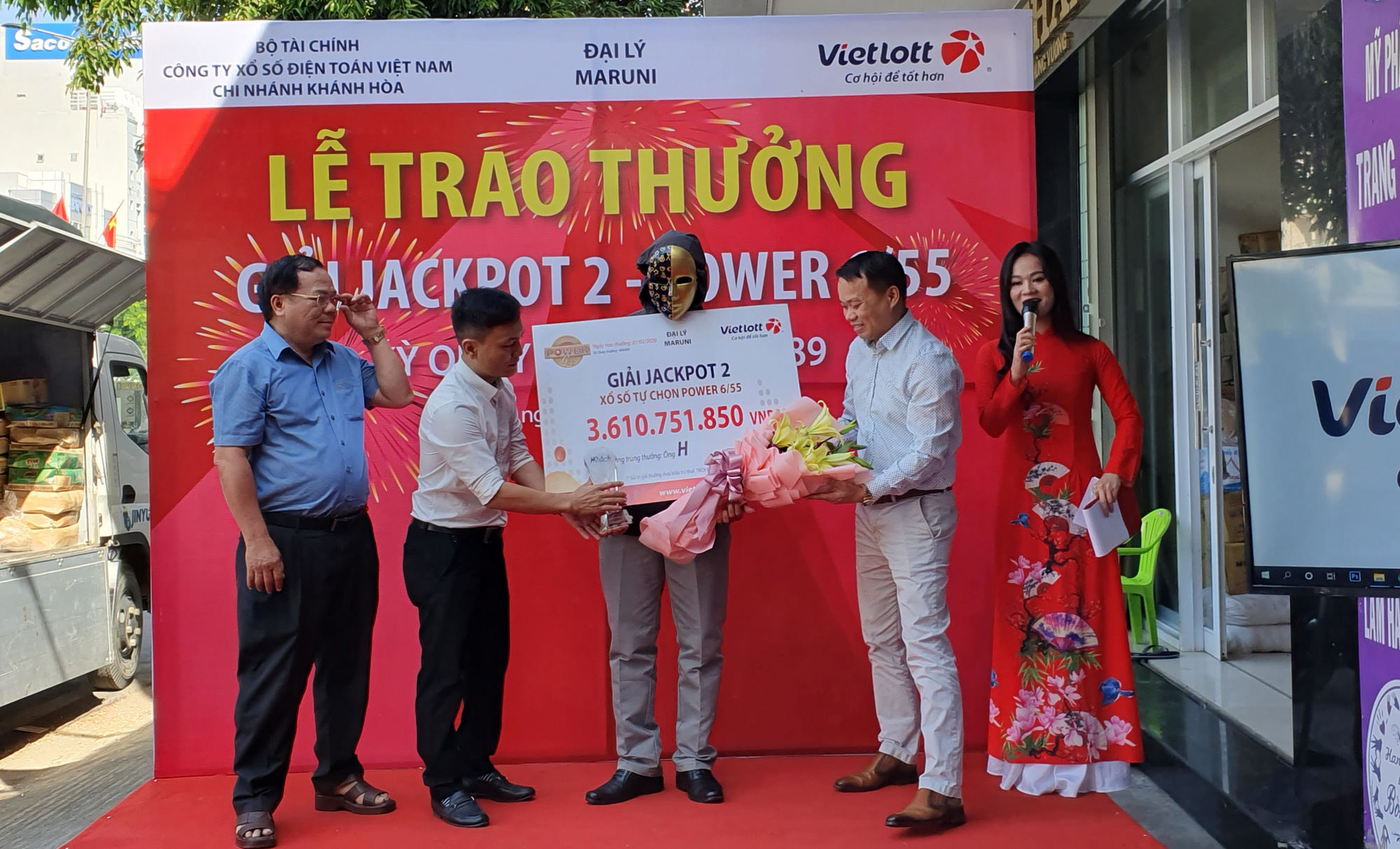 Ph&uacute; Y&ecirc;n: Lần đầu ti&ecirc;n c&oacute; người tr&uacute;ng Vietlott - Ảnh 1.