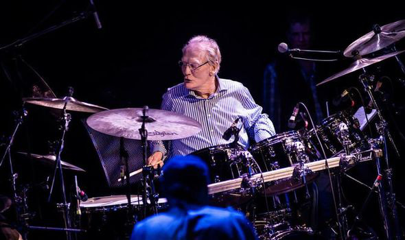 Vợ con tranh gi&agrave;nh bộ trống sau c&aacute;i chết của tay trống Ginger Baker - Ảnh 4.