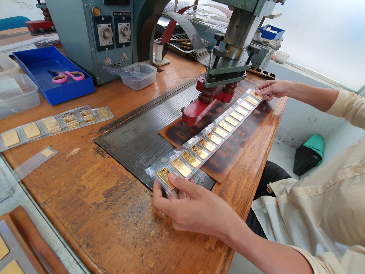 Giá vàng SJC rớt còn 46 triệu đồng/lượng