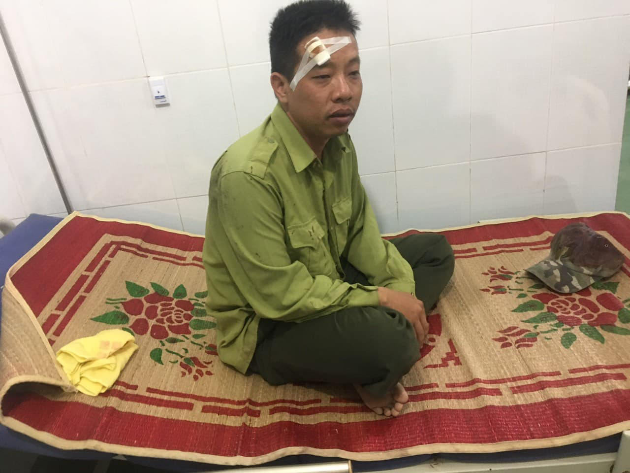 L&acirc;m tặc manh động, v&acirc;y đ&aacute;nh kiểm l&acirc;m to&aacute;c đầu - Ảnh 3.