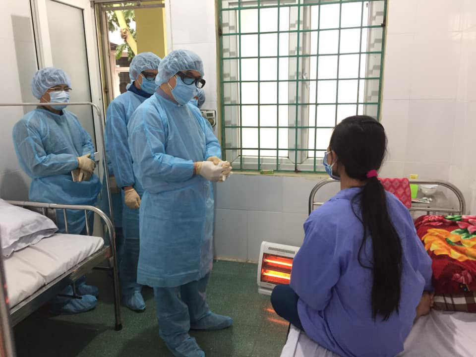 Một người nhiễm virus corona c&oacute; thể l&acirc;y cho 2,2 người - Ảnh 1.
