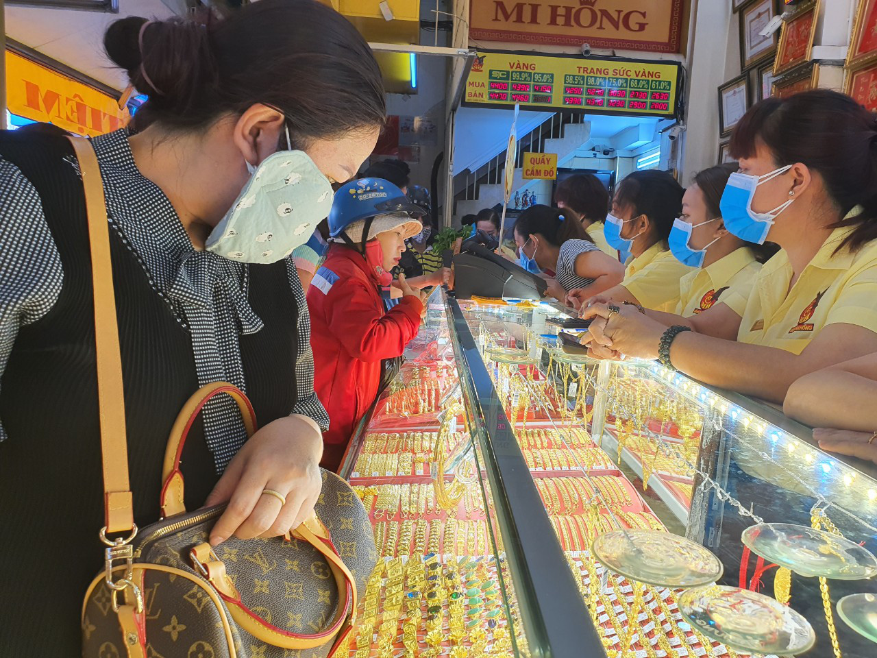 Giá vàng lên cao nhất trong 7 năm