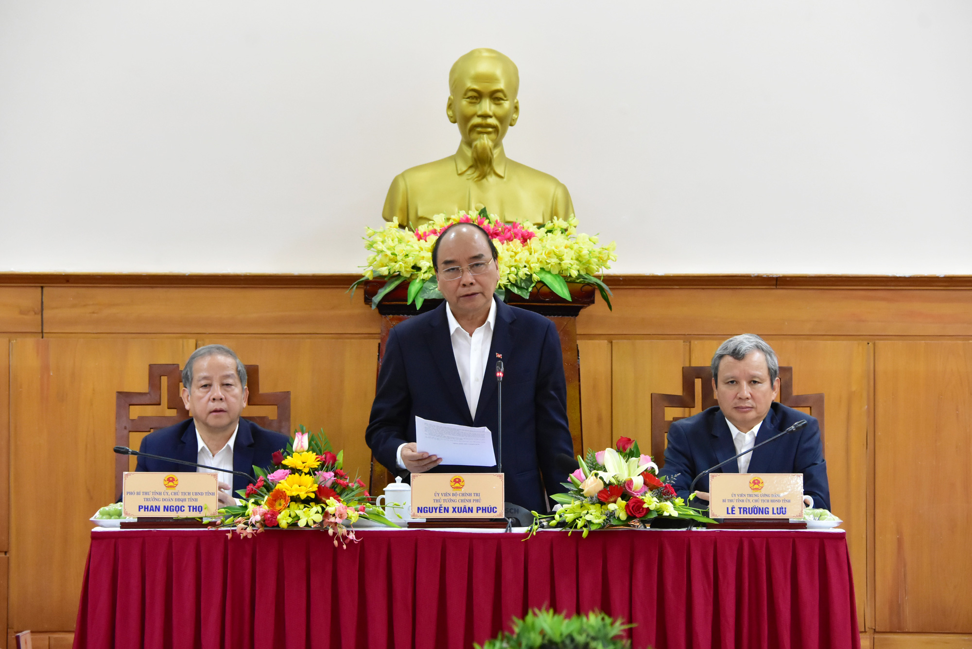 Thủ tướng Nguyễn Xuân Phúc: Không vì lý do dịch bệnh mà thoái chí, bàn lui