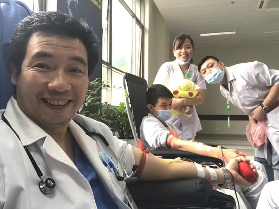 H&agrave;ng ng&agrave;n người d&acirc;n v&agrave; nh&acirc;n vi&ecirc;n y tế hiến m&aacute;u ứng cứu kho m&aacute;u đang cạn kiệt - Ảnh 4.