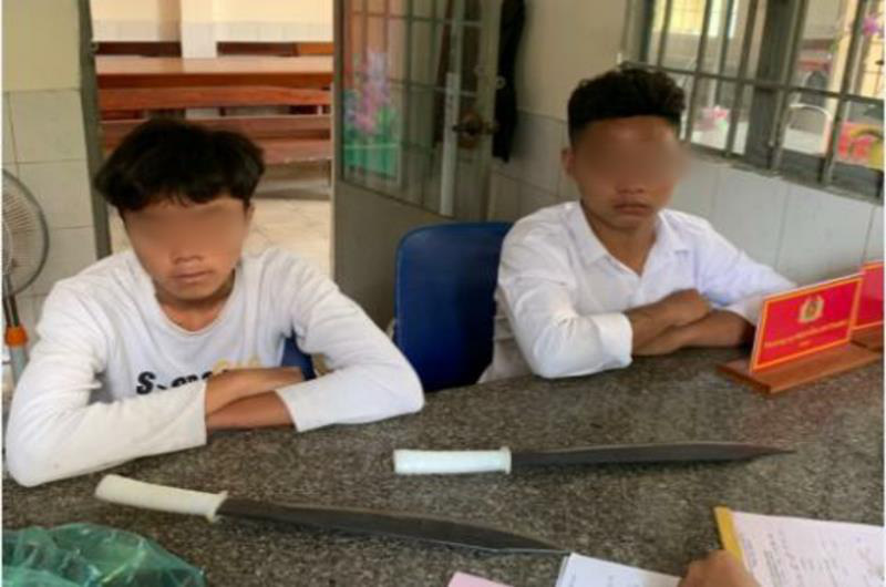 Đồng Nai: C&ocirc;ng an ngăn chặn vụ mang m&atilde; tấu đi ch&eacute;m nhau - Ảnh 2.