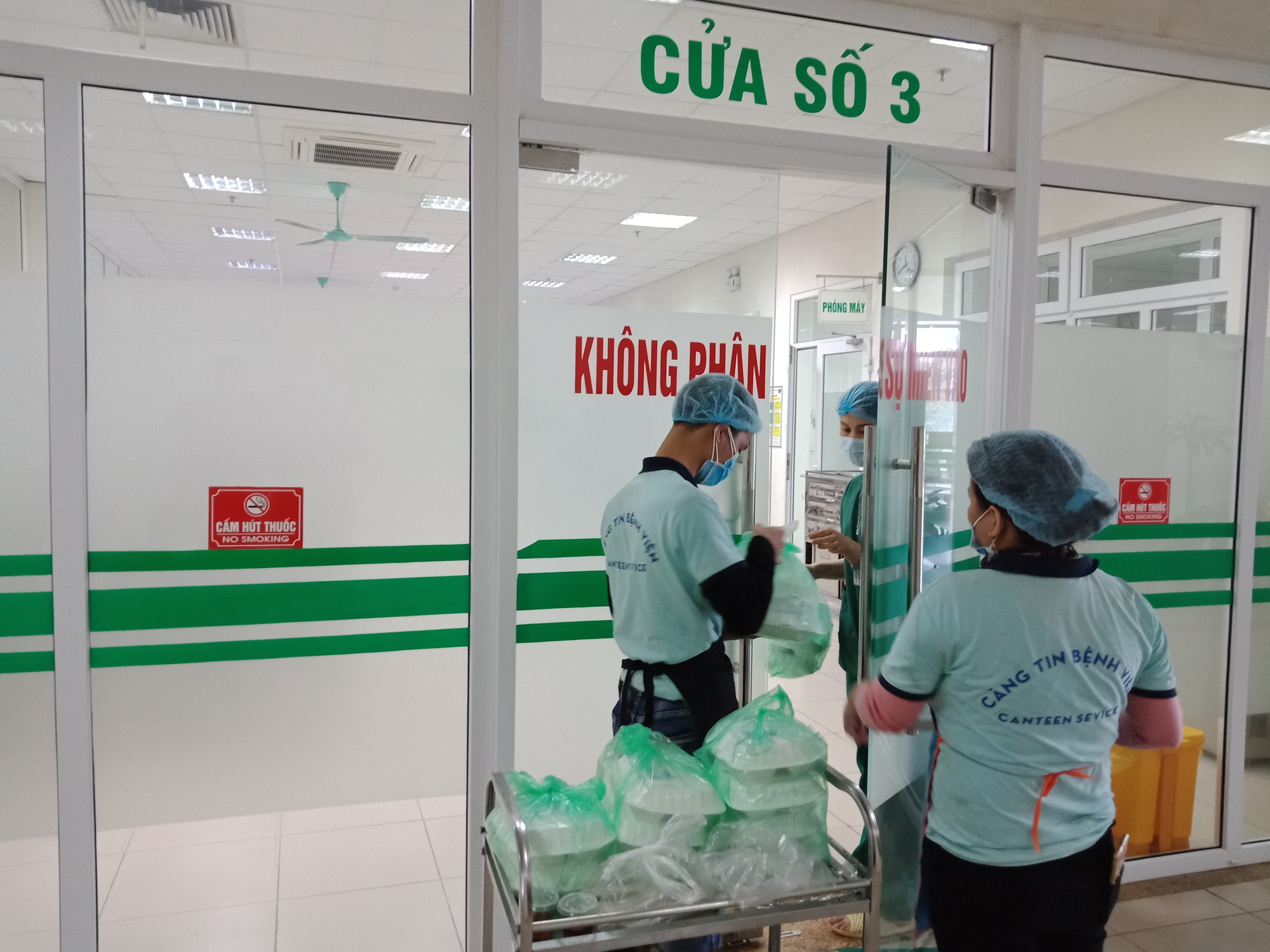 Những "chiến binh" chống nCoV: Nhiều bác sĩ, điều dưỡng... không về nhà