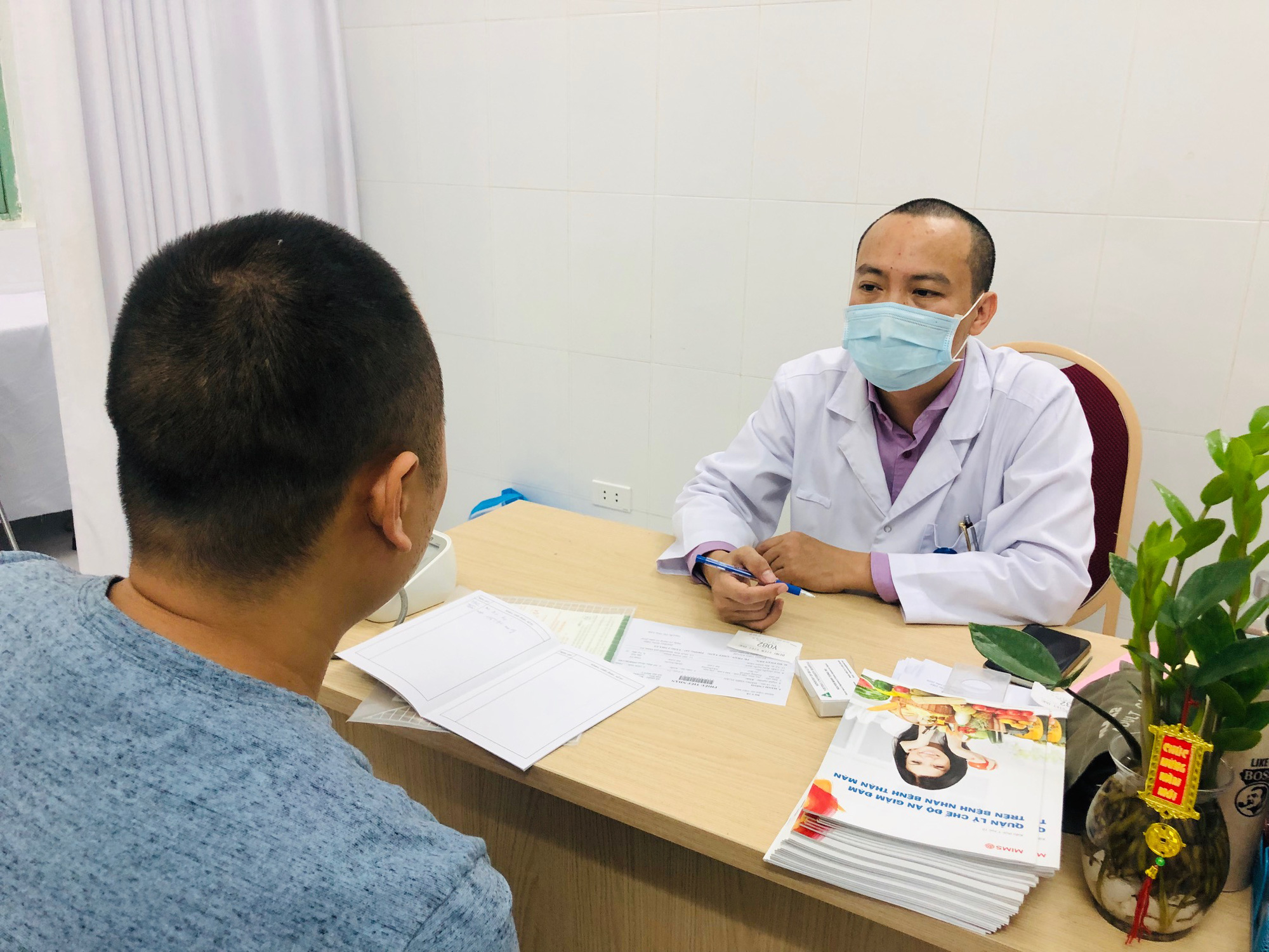 Bác sĩ giải thích vì sao dân văn phòng hay bị viêm đường tiết niệu