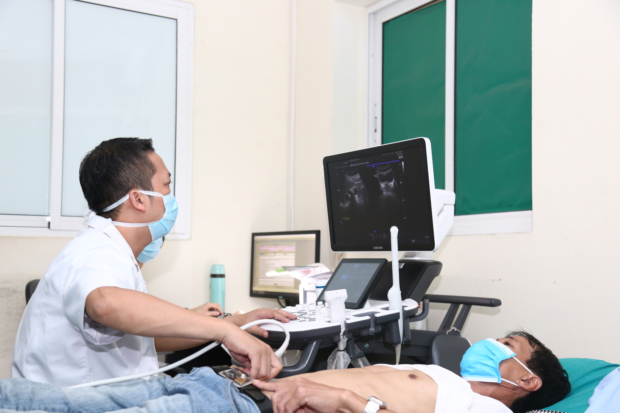 B&aacute;c sĩ giải th&iacute;ch v&igrave; sao d&acirc;n văn ph&ograve;ng hay bị vi&ecirc;m đường tiết niệu - Ảnh 3.