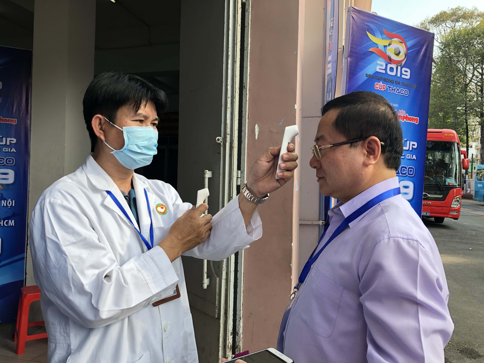 Đi xem Siêu cúp mùa Covid-19 - Ảnh 3.