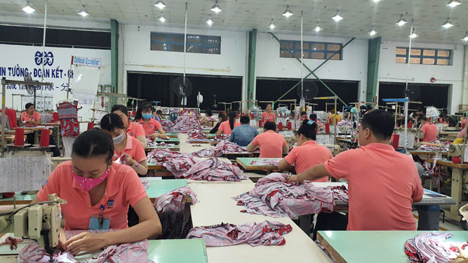 Đồng hành vượt khó