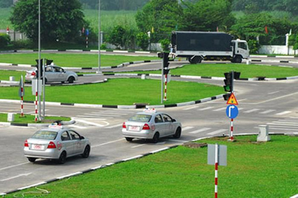 Cần giám sát chặt việc đào tạo lái xe