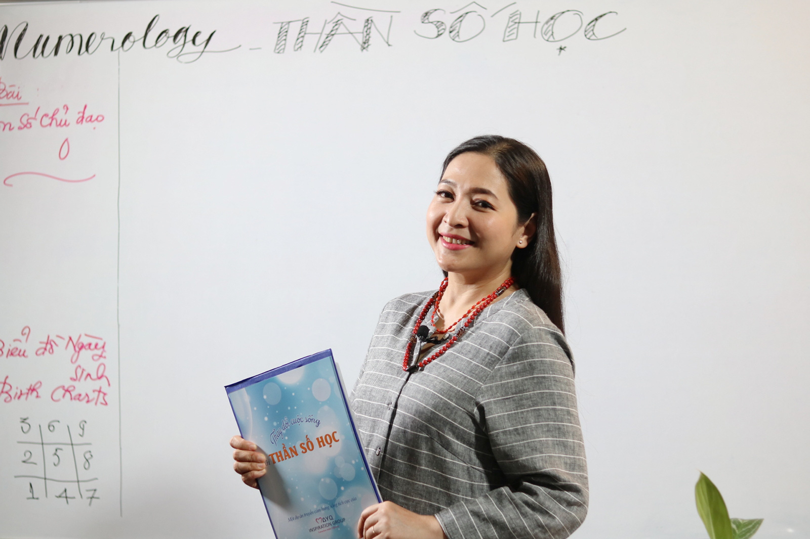 Quỳnh Hương t&aacute;i ngộ kh&aacute;n giả qua YouTube - Ảnh 3.
