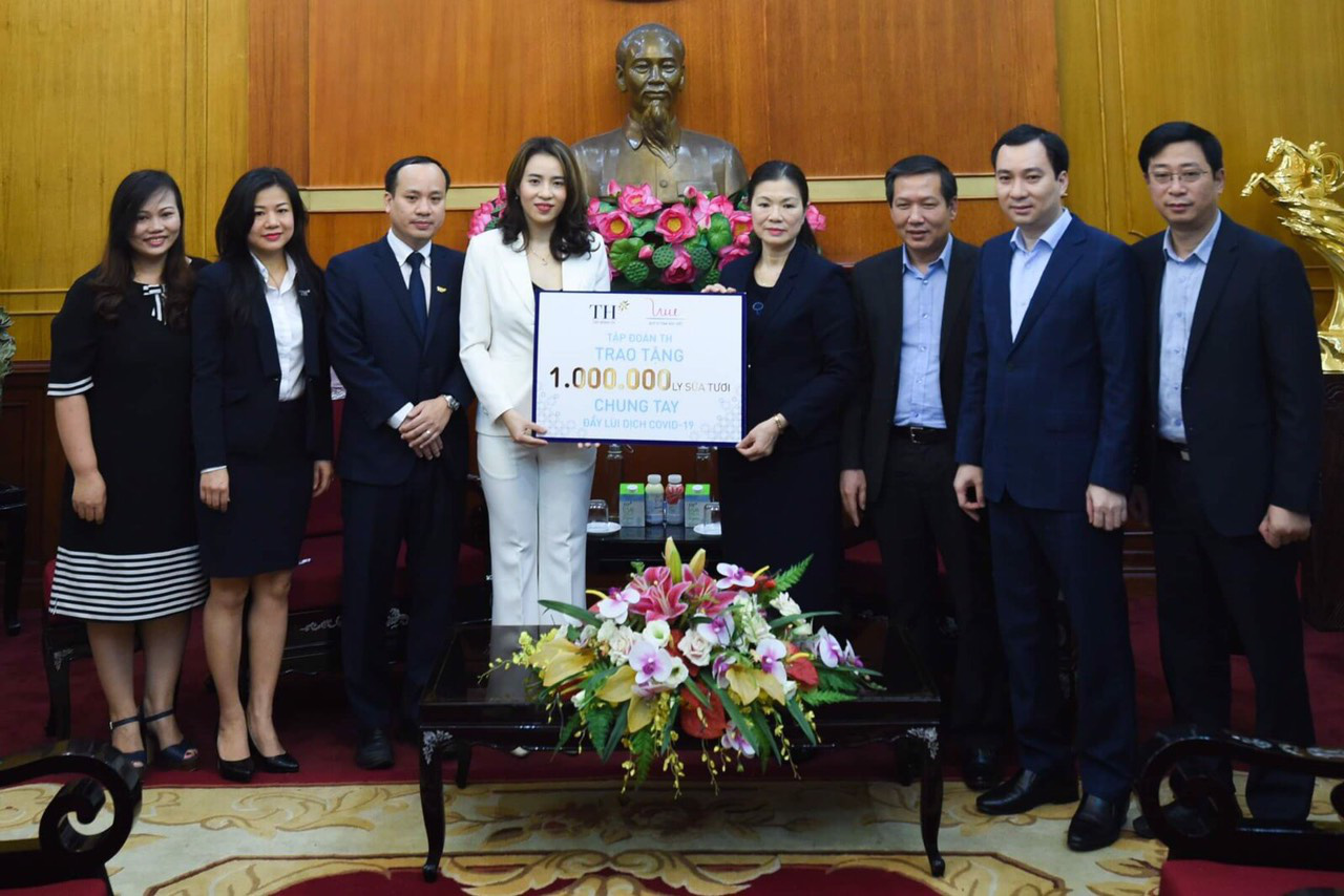 Tặng 1 triệu ly sữa tươi cho cán bộ và nhân dân tham gia phòng, chống dịch Covid-19