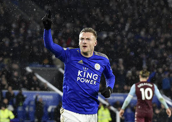 Sao 33 tuổi rực sáng, Leicester mở tiệc bàn thắng ở King Power