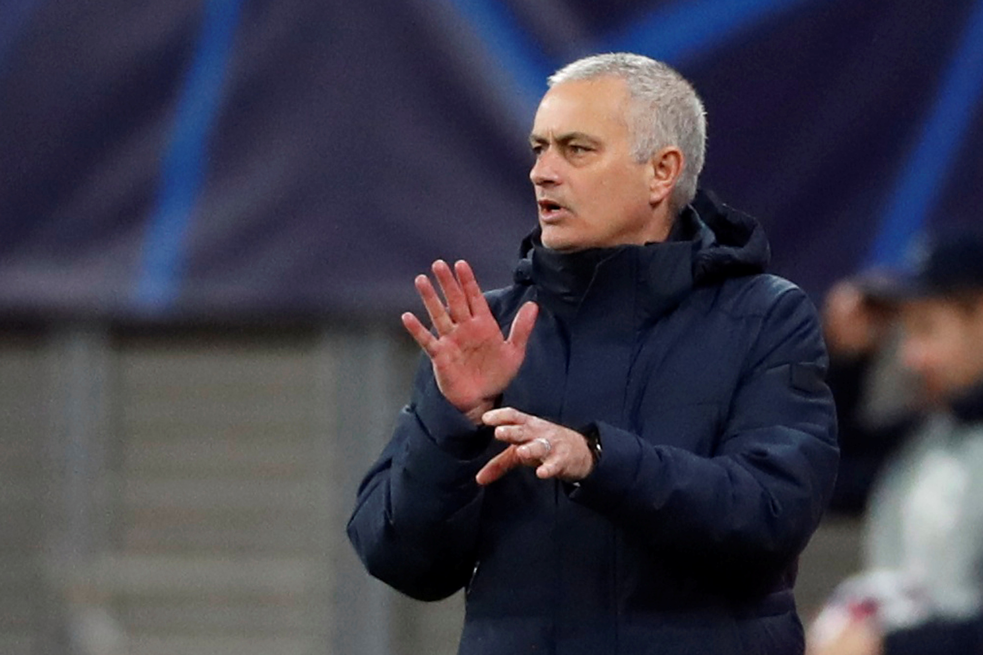 HLV Mourinho nói gì khi bị loại khỏi Champions League?