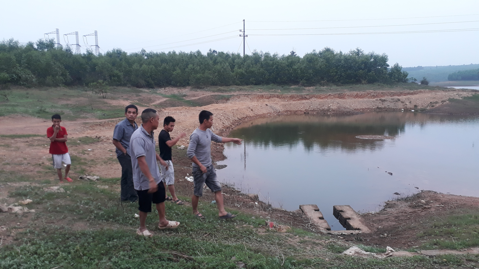 Đến chơi ở hồ chứa nước, 2 học sinh đuối nước thương t&acirc;m - Ảnh 1.