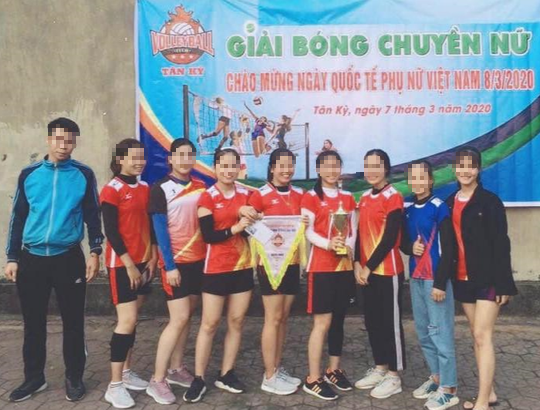 Đang thời gian cách ly Covid-19, cô gái trẻ vẫn tham dự giải bóng chuyền