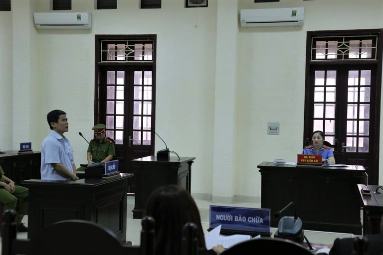 M&acirc;u thuẫn trong l&uacute;c h&aacute;t karaoke đ&acirc;m chết người h&agrave;ng x&oacute;m, lĩnh 13 năm t&ugrave; - Ảnh 1.