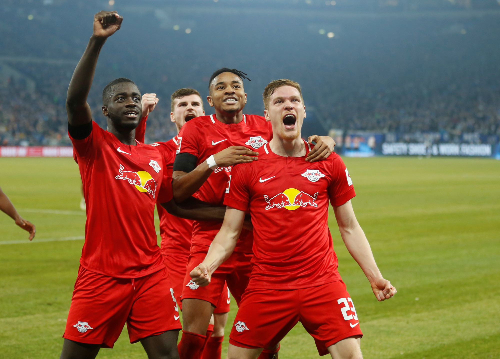 RB Leipzig: Ch&uacute; b&ograve; đỏ Bundesliga khuynh đảo Champions League - Ảnh 13.
