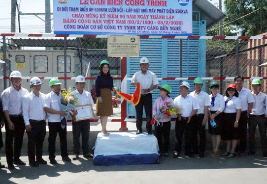 Gắn biển công trình kỷ niệm 90 năm thành lập Đảng Cộng sản Việt Nam