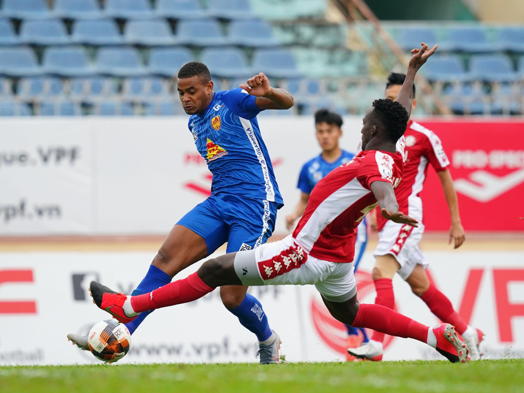 Vòng 2 - V-League: Vẫn không có khán giả