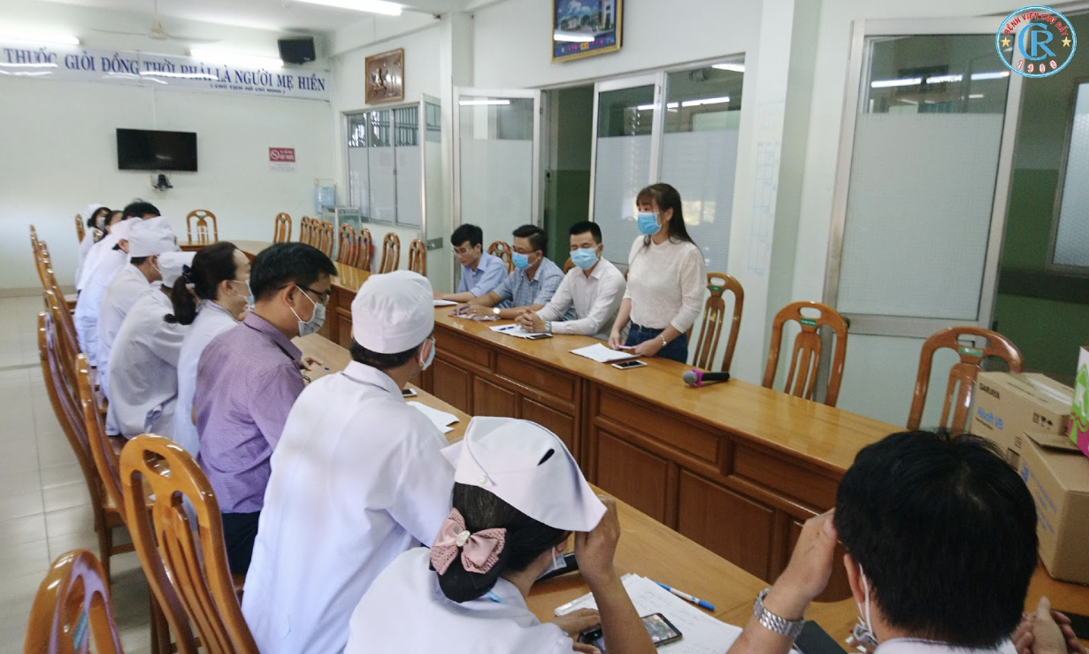 Bệnh viện Chợ Rẫy lên đường trong đêm, chi viện cho Bình Thuận - Ảnh 6.