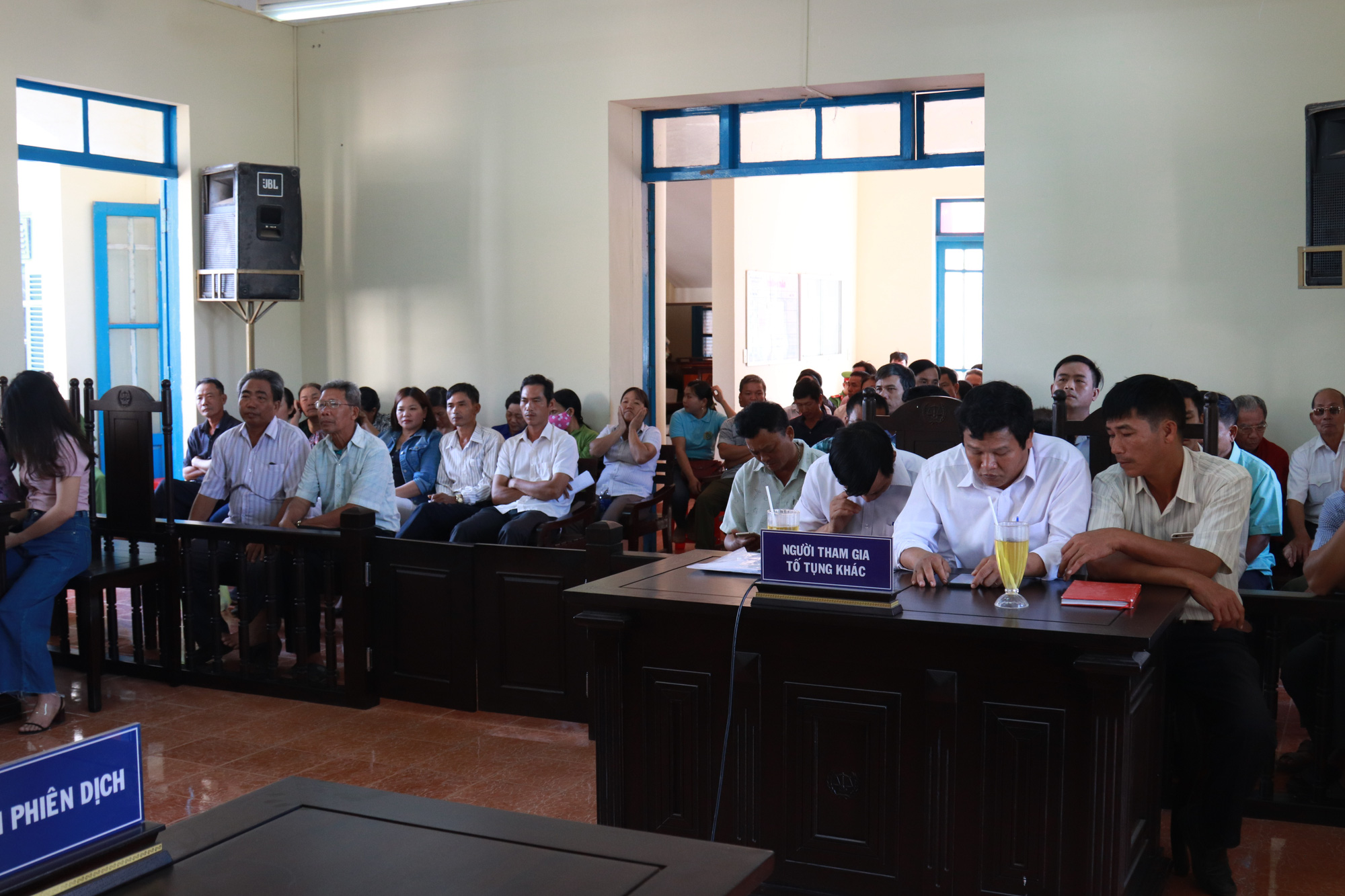 Tòa án vẫn triệu tập cả trăm người lên xử án!