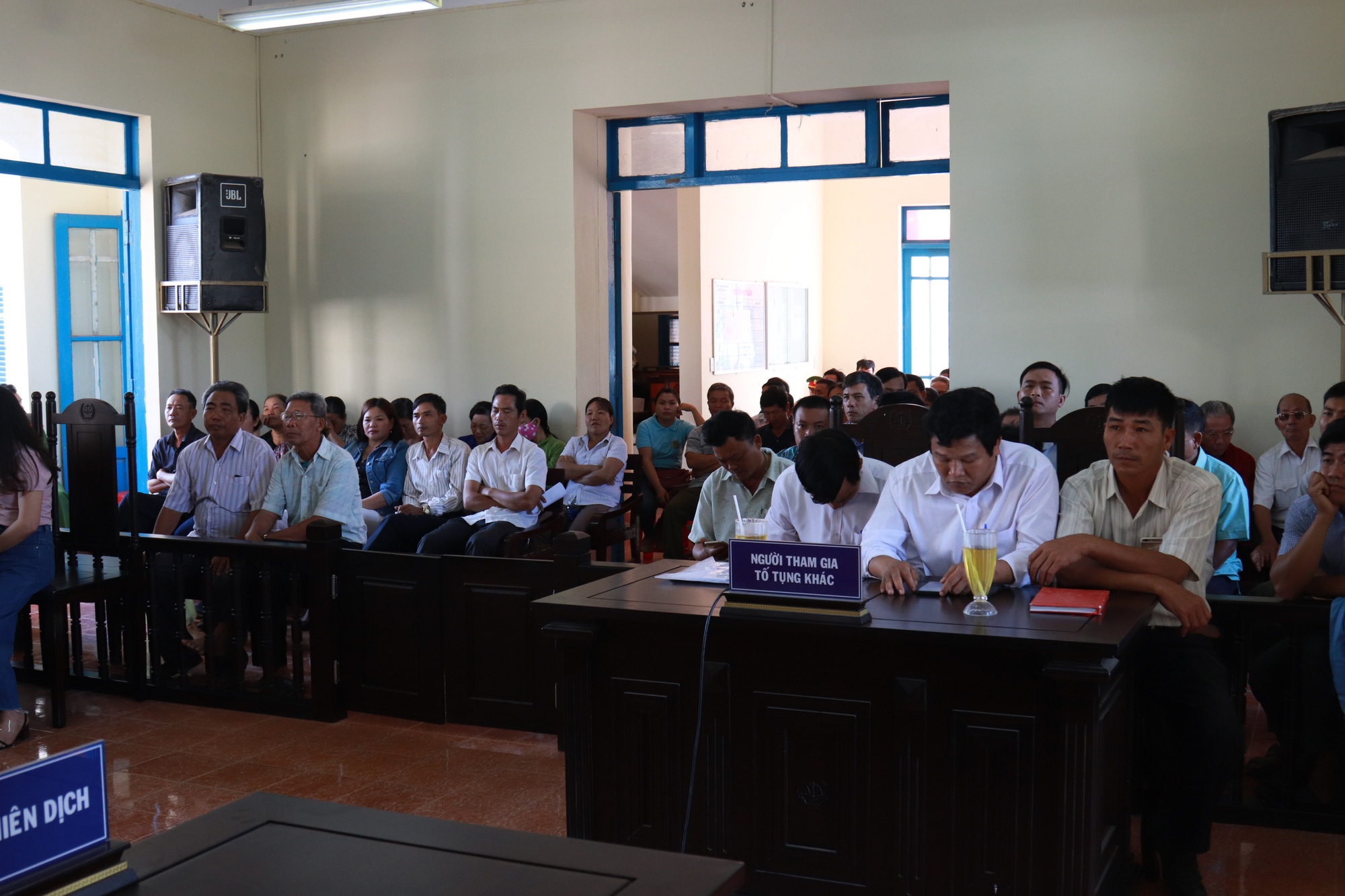 Vụ t&ograve;a vẫn triệu tập cả trăm người l&ecirc;n xử &aacute;n: Bị c&aacute;o ho, k&ecirc;u đau họng - Ảnh 6.