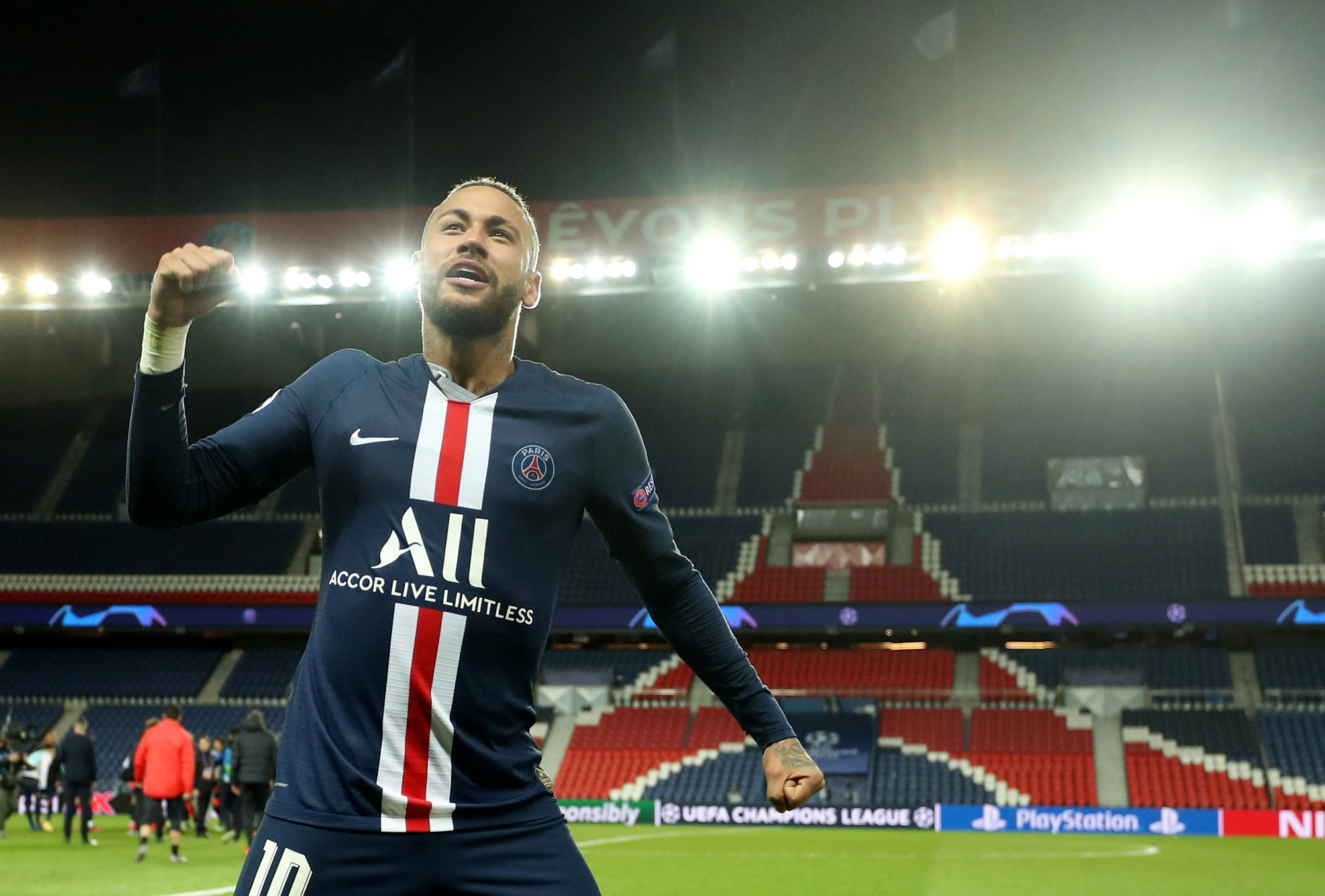 Neymar gia hạn hợp đồng với PSG, không mơ tái ngộ Messi ở Barcelona