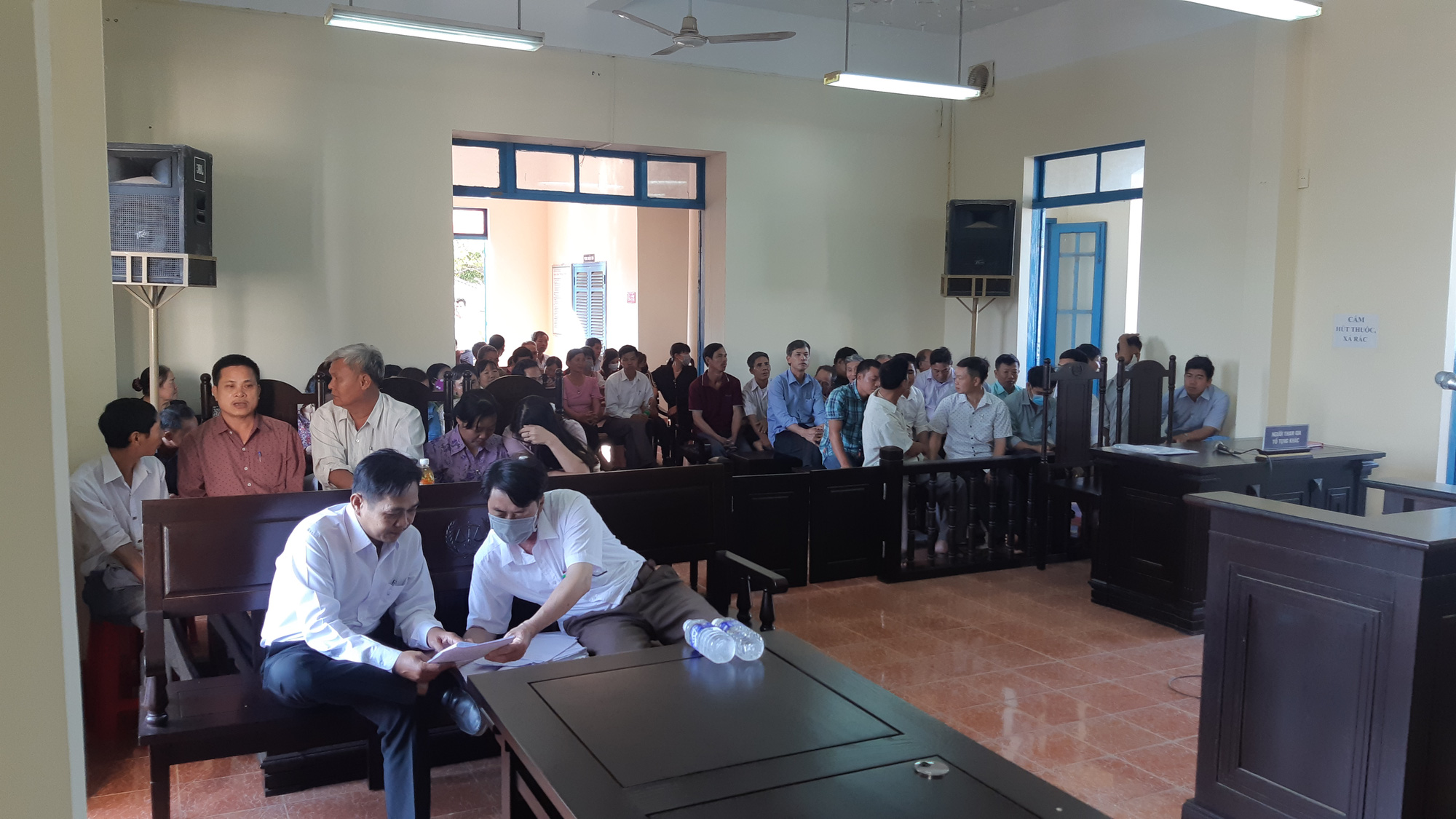 Vụ Tòa vẫn triệu tập cả trăm người lên xử án: Hoãn theo chỉ đạo phòng chống Covid-19 - Ảnh 1.