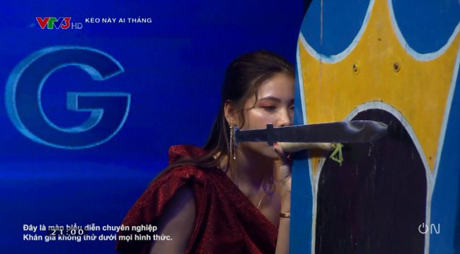 Gameshow trên VTV3 bị "ném đá" vì cảnh dung tục, phản cảm