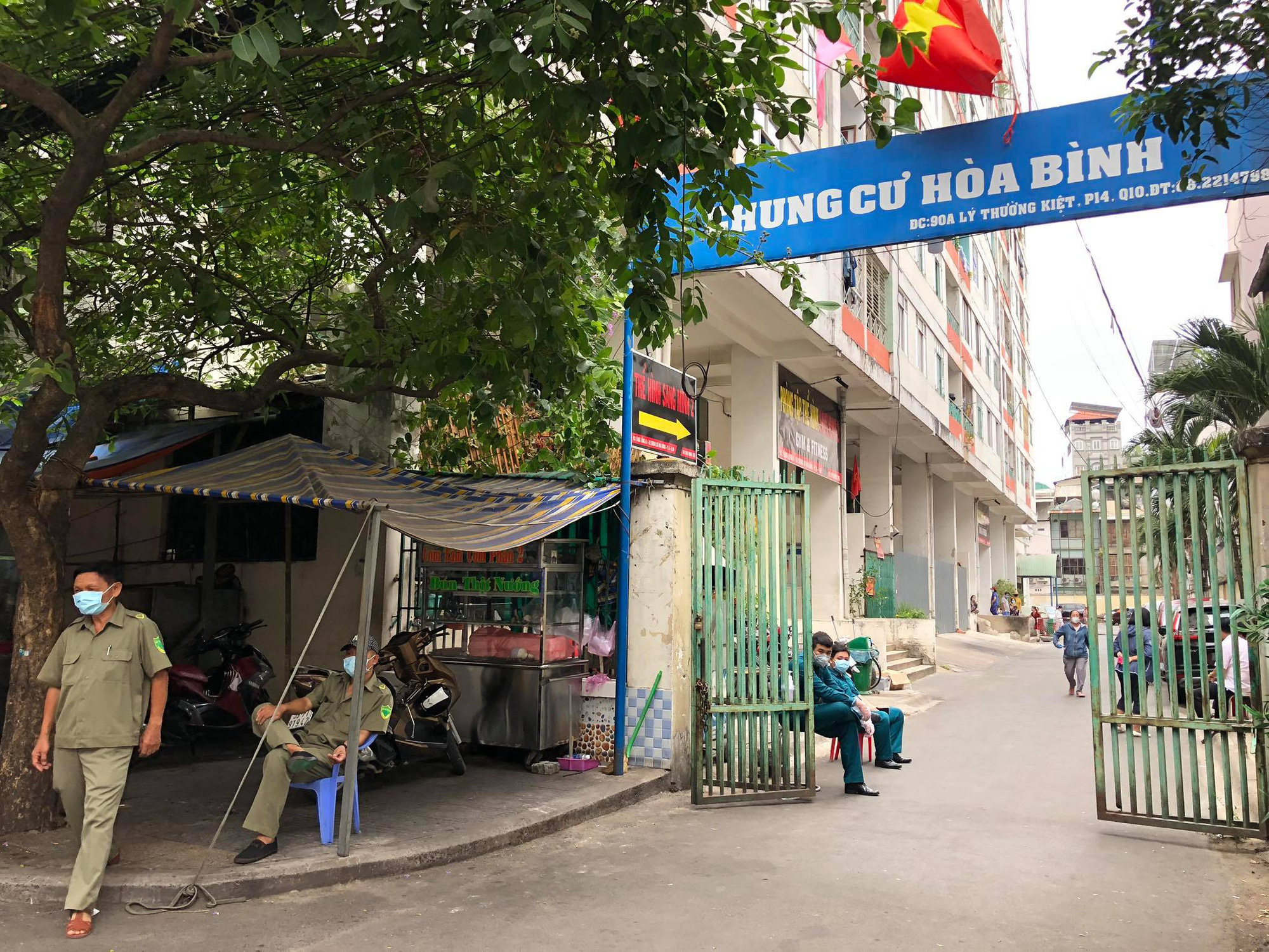 X&aacute;c định ca nhiễm Covid-19 thứ 48: Phong tỏa chung cư H&ograve;a B&igrave;nh ở TP HCM - Ảnh 2.