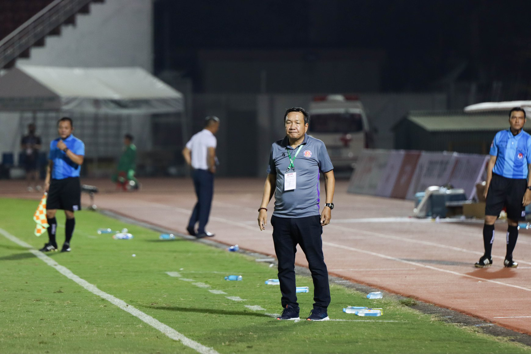 HLV Ho&agrave;ng Văn Ph&uacute;c từ chức ở S&agrave;i G&ograve;n FC ngay trước v&ograve;ng 2 V-League - Ảnh 1.