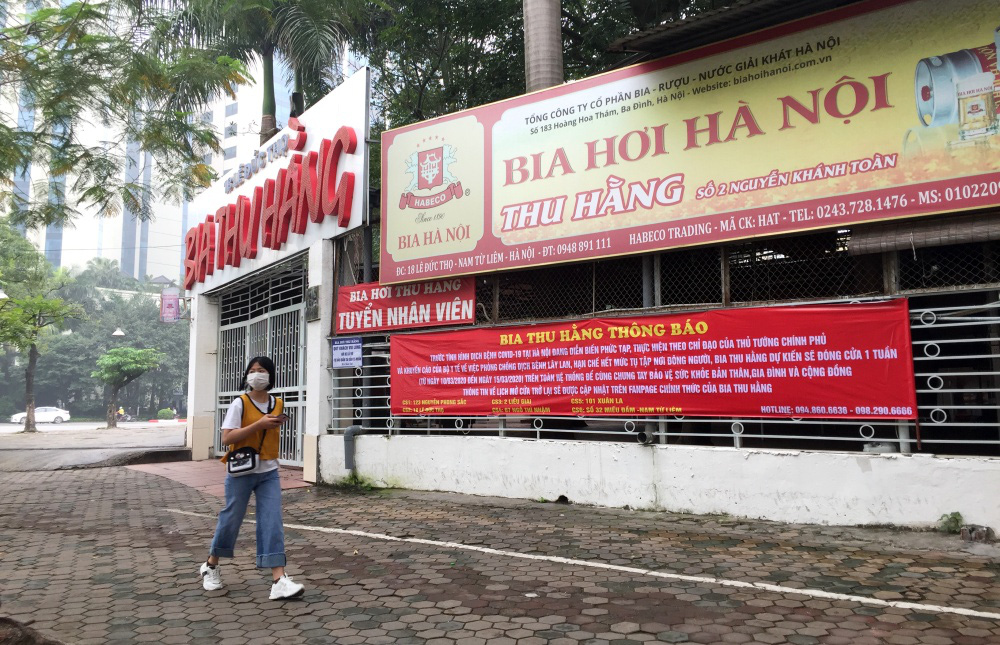 CLIP: H&agrave;ng loạt cửa h&agrave;ng kinh doanh đ&oacute;ng băng do dịch Covid-19 - Ảnh 9.
