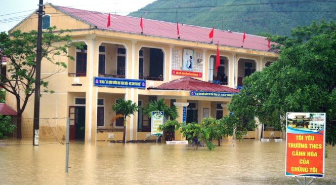 Tạm đình chỉ công tác 2 nữ giáo viên phát ngôn "thiếu chuẩn mực" trên Facebook