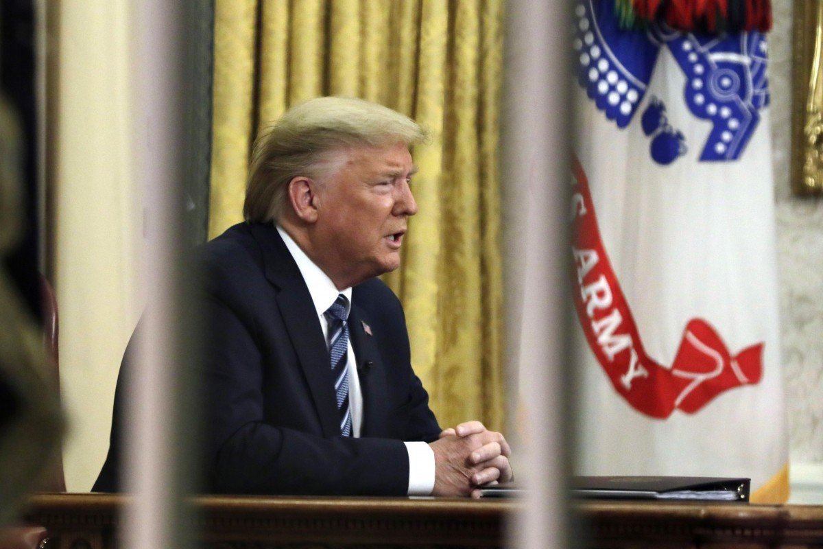 Covid-19: Một lời &ocirc;ng Trump n&oacute;i ra, cả thế giới hỗn loạn - Ảnh 1.