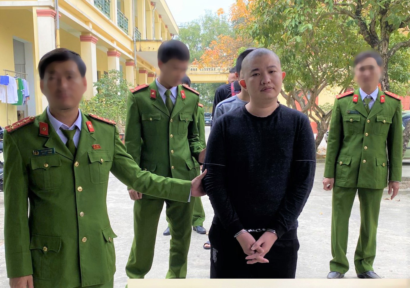 Bắt thanh niên là "ông trùm" đường dây đánh bạc hàng trăm tỉ đồng qua mạng