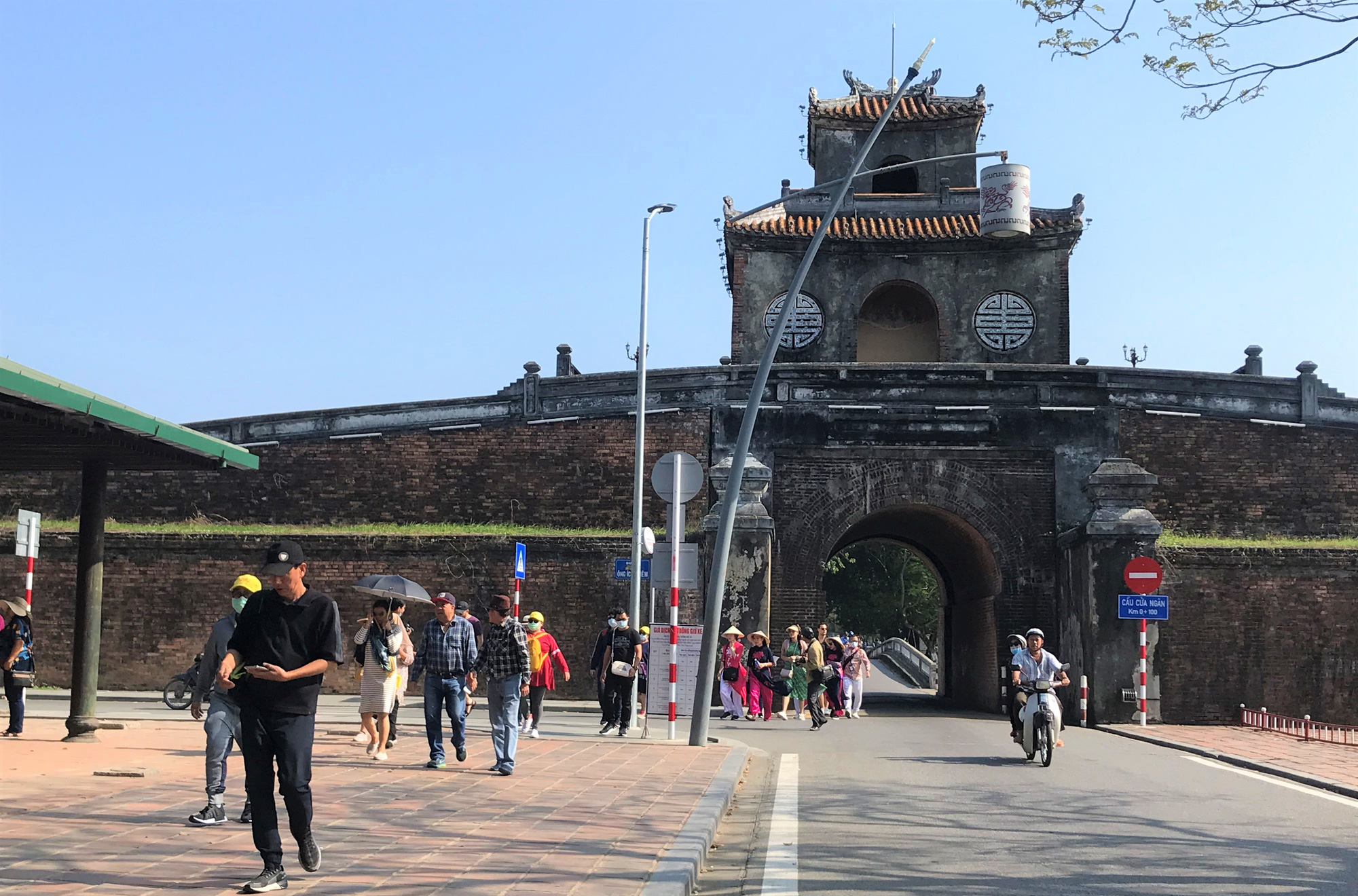 Sau ca nhiễm Covid-19 thứ 2, Thừa Thiên - Huế tạm đóng cửa các điểm tham quan - Ảnh 1.