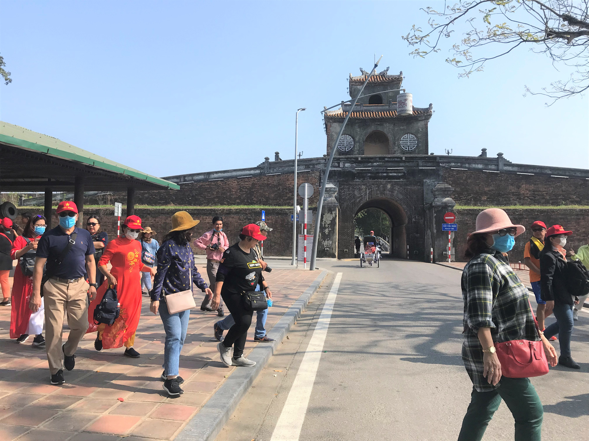 Đưa xe tăng, m&aacute;y bay... ở bảo t&agrave;ng ra khỏi kinh th&agrave;nh Huế bằng c&aacute;ch n&agrave;o? - Ảnh 6.