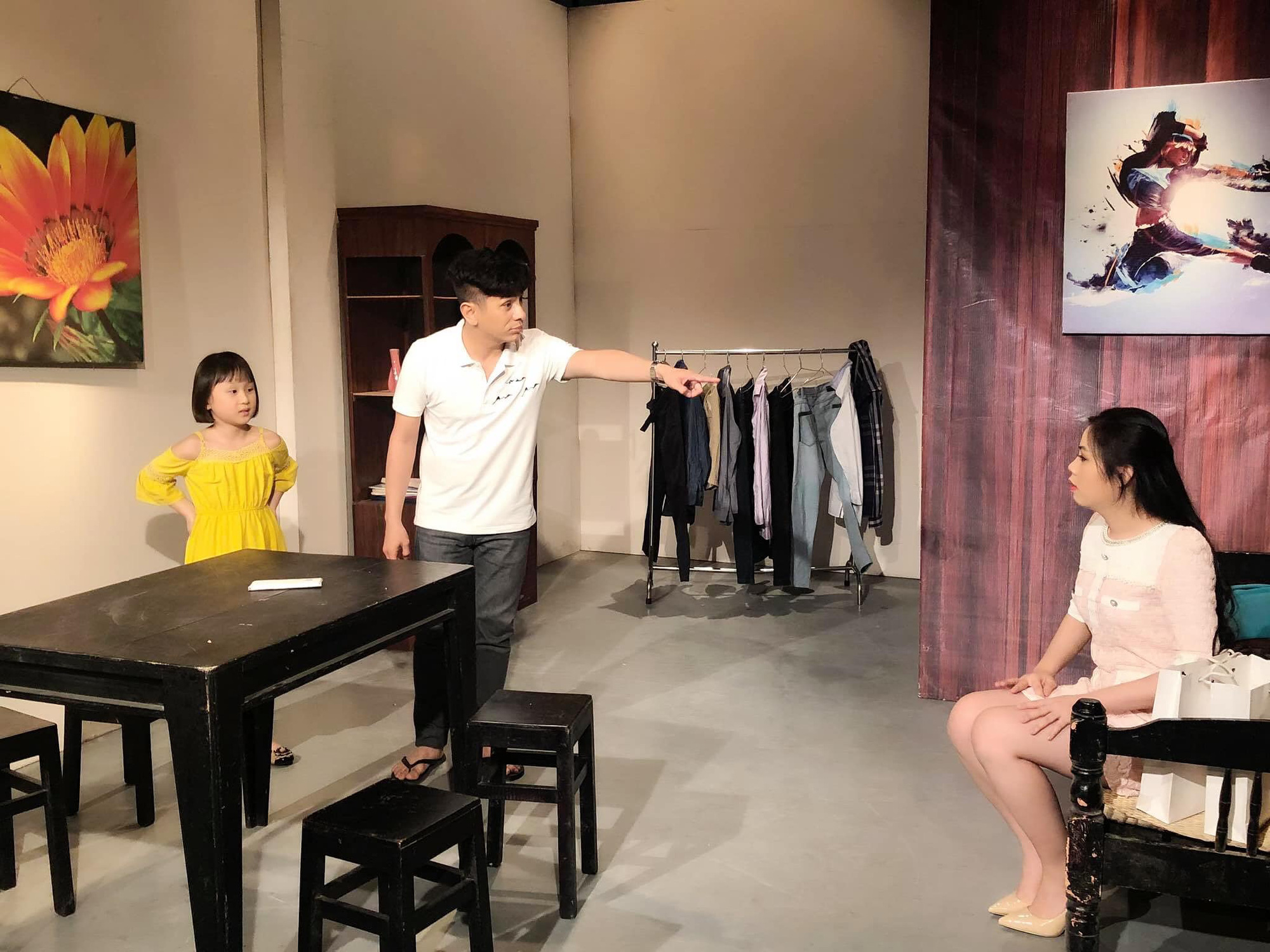 NSƯT Ngọc Trinh l&agrave;m đạo diễn Nếu như y&ecirc;u trong dịch Covid-19 - Ảnh 3.