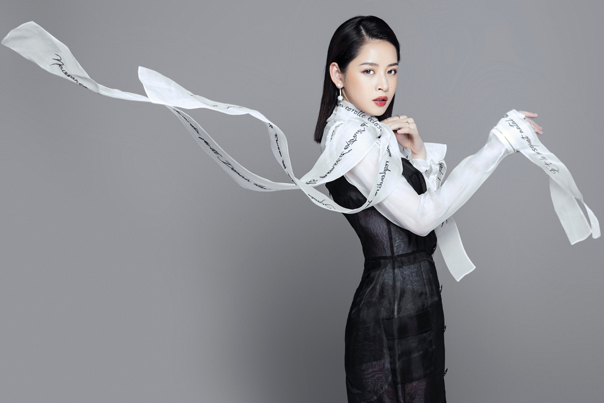 Hồ Ngọc Hà, Chi Pu quyên góp 4 tỉ chống Covid-19 và hạn mặn