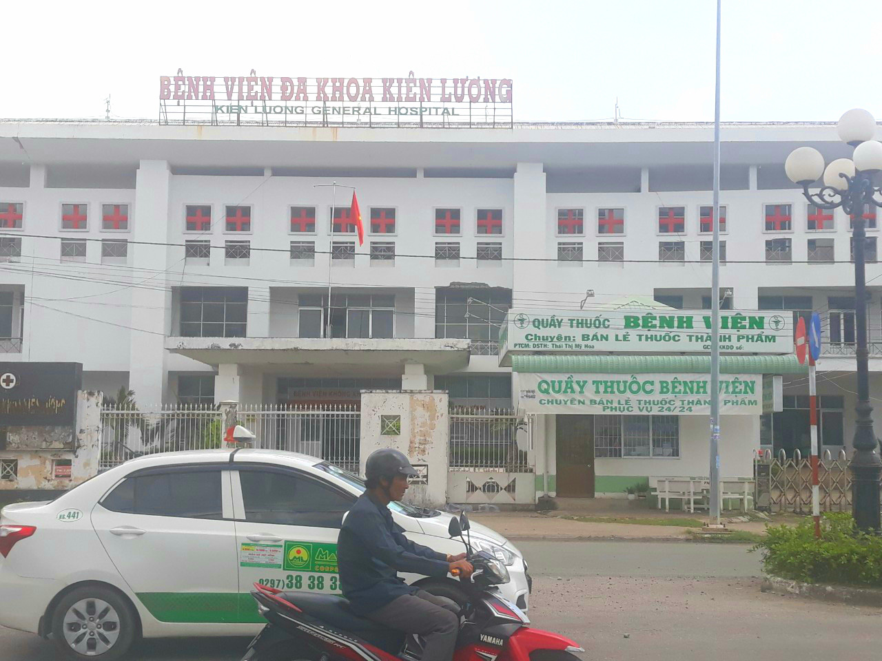 Ki&ecirc;n Giang d&ugrave;ng biện ph&aacute;p mạnh đưa 1 phụ nữ từ Malaysia về đi c&aacute;ch ly - Ảnh 1.