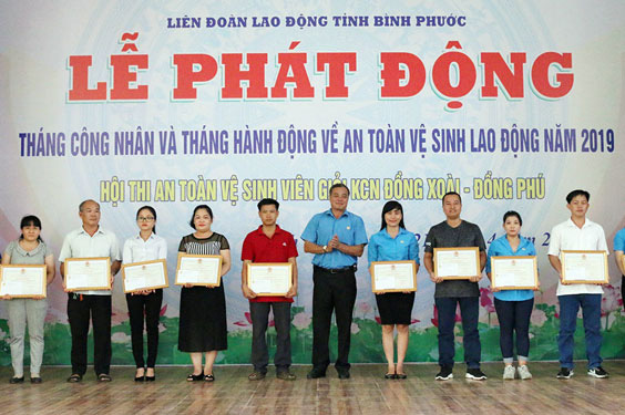 Bình Phước: Tập trung chăm lo quyền lợi cho công nhân