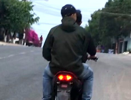 Công an truy tìm 2 người đàn ông hành hung phóng viên