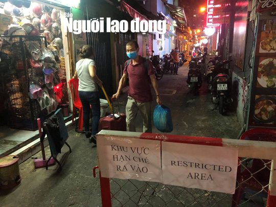 Phố Tây Bùi Viện trong đêm công bố ca Covid-19 thứ 54 - Ảnh 4.