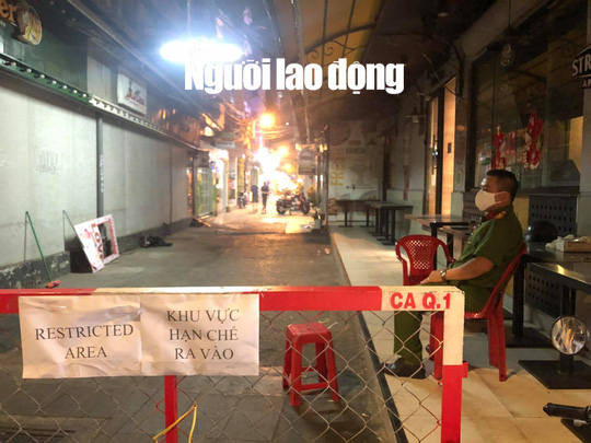 Phố Tây Bùi Viện trong đêm công bố ca Covid-19 thứ 54 - Ảnh 2.